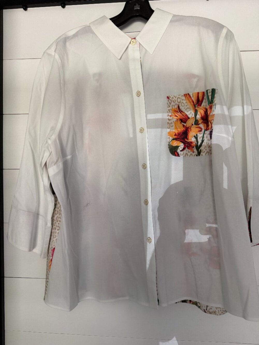 Chico's White Blouse with Flower Pattern. Size 3 NWT